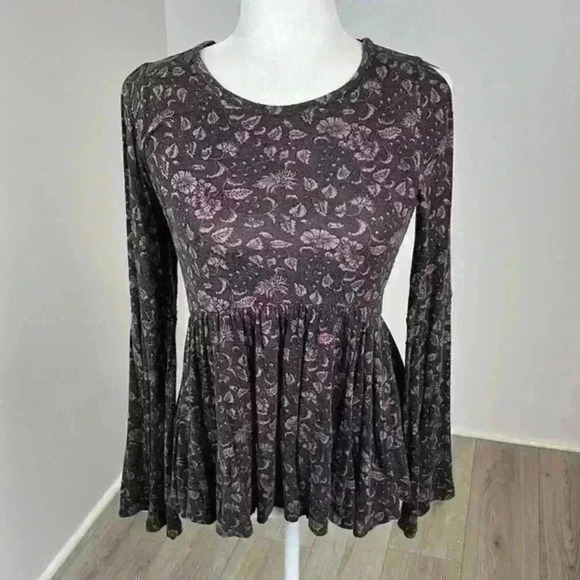 American Eagle Outfitters Tops - American Eagle Open-Back Bell Sleeve Top Size S